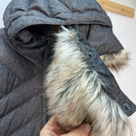 Eddie Bauer Down Puffer Vest Women LARGE Grey Jacket Removable Faux Fur Hood NWT - Picture 3 of 16